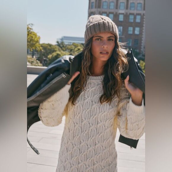 Cable Knit Beanie - Picture 4 of 5